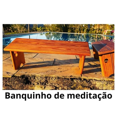 banquinho de meditação em pinho-de-riga