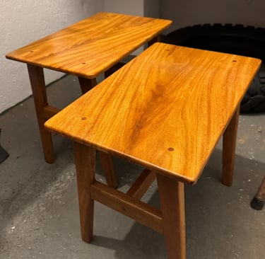 Mesas de apoio em cumarú