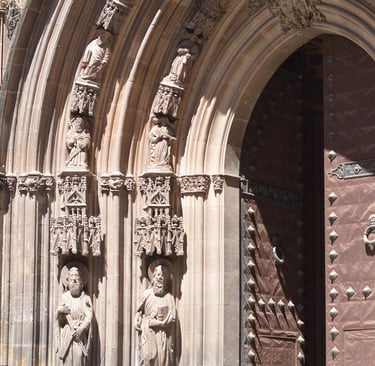 Detalle de la puerta de los Apóstoles en la catedral de Murcia