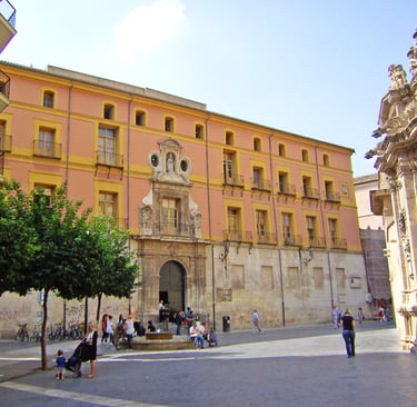 San Fulgencio Seminary, in Murcia, a few meters from the Cathedral. Photo by Atrevi87.