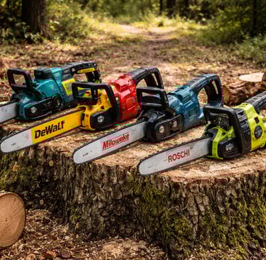 Comparison of cordless electric chainsaws from Makita, DeWalt, Milwaukee, and Ryobi on a tree stump.
