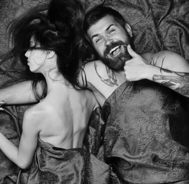 Couple heureux dans une étreinte - résultat de Manhood Plus pour la santé masculine et la vie de couple