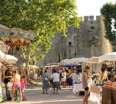 Le marché de Aigues Mortes