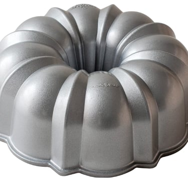Elevate your baking with this sleek silver bundt pan. Perfect for making impressive cakes!