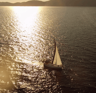 Creating beautiful action videos from above, up to 30kn of wind.