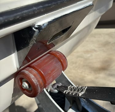 Mako Pro-Skiff  bowwedge  bow roller 