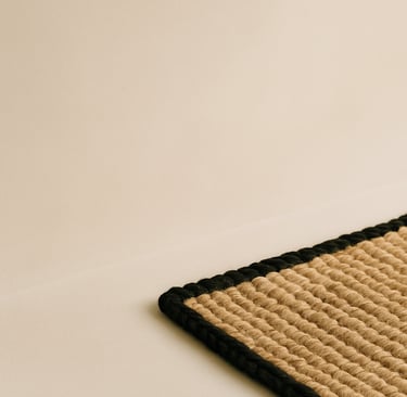 tapis sur stucco latte, texture veloutée