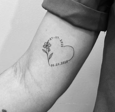 tatuagem fine line delicada coração com data fortaleza