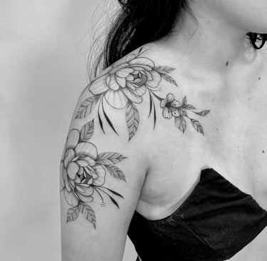 tatuagem delicada floral feminina fine line fortaleza