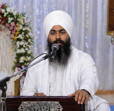 Bhai Harjit Singh Ji doing soulful kirtan in Gurudwara with devotees
