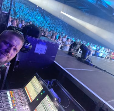 seamusthefreenomad working on a concert job