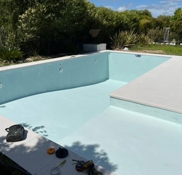 Somos una empresa especializada en reparación, restauración y renovación de piscinas de hormigón en 