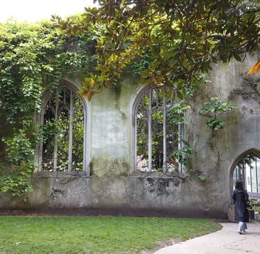 City of London private walking tour - nature and architecture - St dunstan in the east
