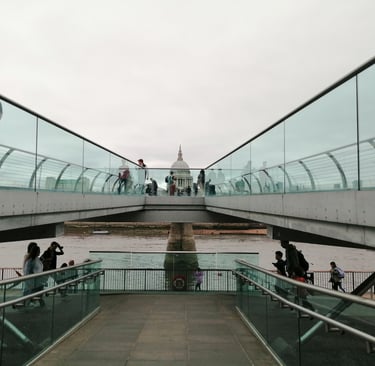 Discover London private walking tour - hidden gems - Millennium Bridge