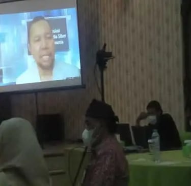 Ketua AMSI Wenseslaus Manggut berbicara secara daring dalam UKW yang digelar Jumat (5/11/2021). (Ist))