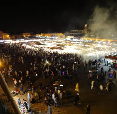 Souks de Marrakech, mercado tradicional Marrocos, cultura marroquina para turistas brasileiros.