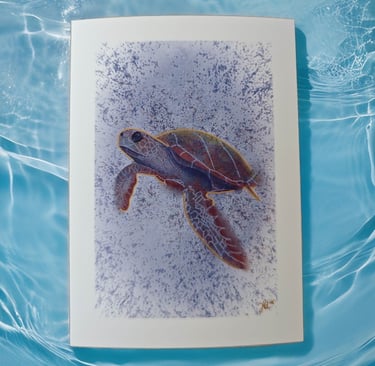 Carte postale représentant une tortue marine colorée avec des dorures couleurs or