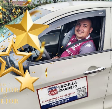 hombre con licencia en mano