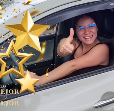 mujer feliz manejando