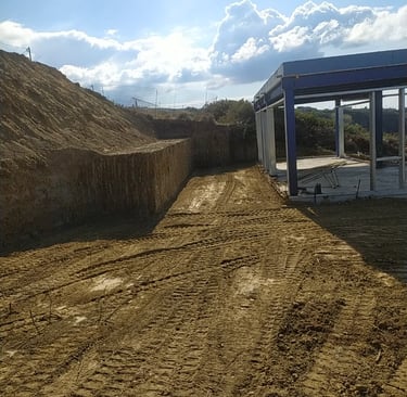 Διαμόρφωση και στρώσιμο εξωτερικού χώρου σε κατοικία