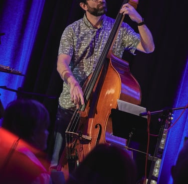 Sebastian Kühn, Kontrabass, Glockenspiel