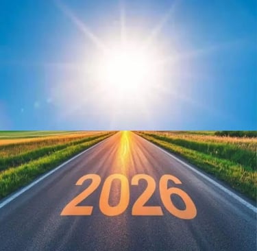 Route allant tout droit vers un horzon ensoleillé, 2026 est écrit sur la route