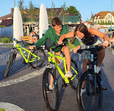 Trasy rowerowe Dąbki to liczne ścieżki rowerowe nad morzem. Noclegi Dabki