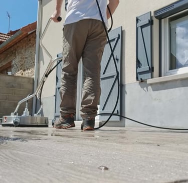 Nettoyage terrasse à la monobrosse en Creuse