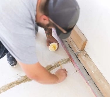 riempimento buchi e crepe prima di posa resina