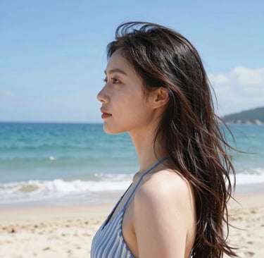 Image of a smiling woman standing next to shelves filled with Suvinil and Hydronorth paint cans.