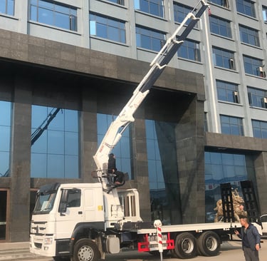 a crane truck with a 16-ton 4-section arm knuckle boom.