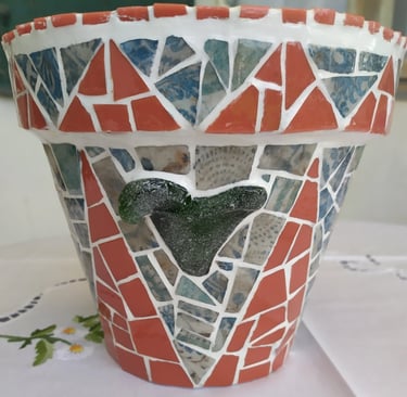 Pot de fleurs en mosaïque avec verre bélier