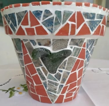 Pot de fleurs en mosaïque tête de bélier