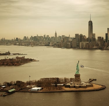 a statue of liberty and the statue of liberty
