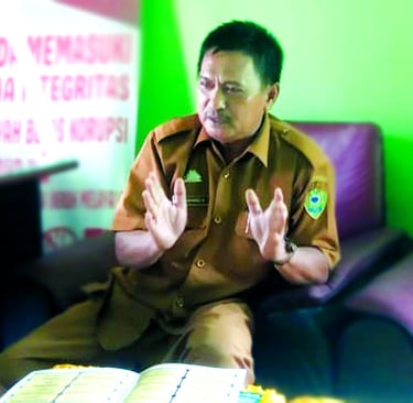 Suhardi, Kepala Desa Tompo