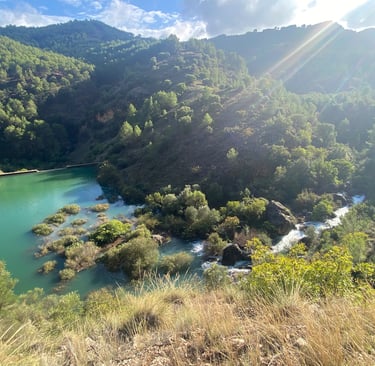 Lac et barrage Randonnée Sierra de Las Nieves Espagne