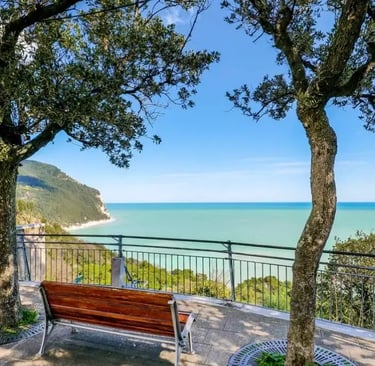 Sirolo calette sabbiose costa Adriatica Marche