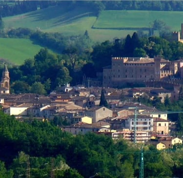 Castello rinascimentale borgo storico Marche