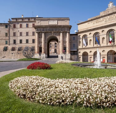 Macerata palazzi rinascimentali cultura Marche