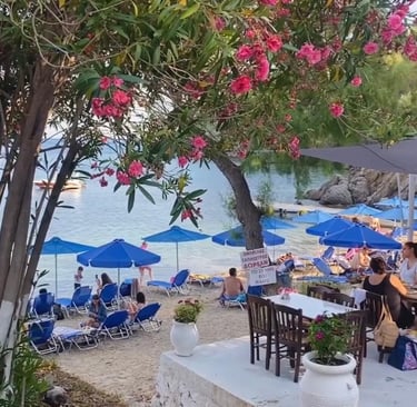 La taverne de la plage de Skala Ermogenis sur l'île grecque de Lesbos