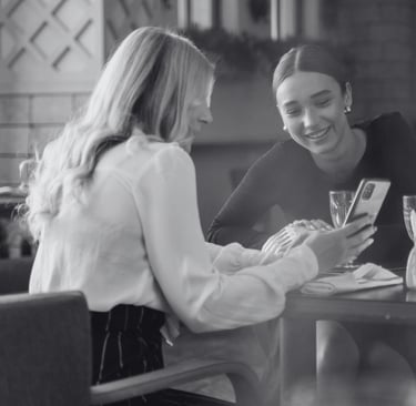 image of a mother and daughter at a restaurant with their piano piano selfie active