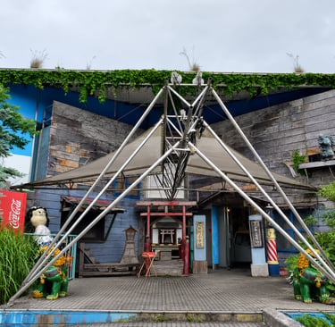 Entrance into the Weird Museum for Boys and Girls in Izu