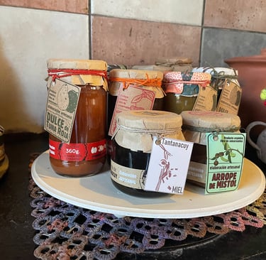 Dégustation de produits locaux : confitures, miel et douceurs artisanales d'Argentine