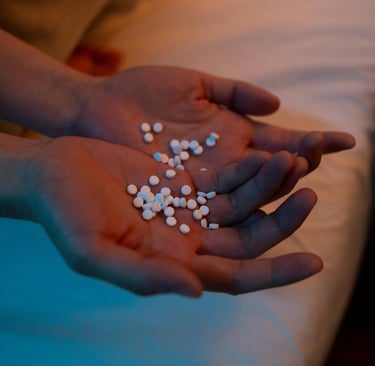 Loads of white pill in the hand - anxiety.pw