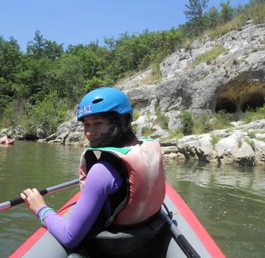 Canoë sur la rivière Aude à Quillan dans les Pyrénées