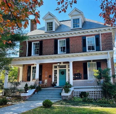 front exterior of 2123 Rivermont furnished apartments lynchburg va