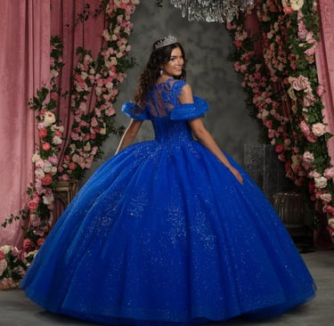 vestido de quinceañera azul rey con mangas desmontables