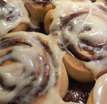 a pan of cinnamon cinnamon rolls with icing