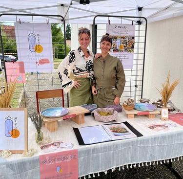 Marie et Claire au salon du bien etre de Joze (63) stand Ô Miracle traiteur Végétarien Végétal Végan