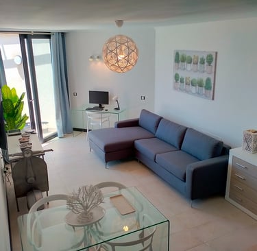 Foto de un salón de un apartamento con vistas al mar en alquiler de temporada en Fuerteventura